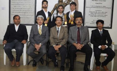 MNLaw-winning-team-with-Judges-Shri-Anshin-Mehta-&-Shri-Hriday-Buch
